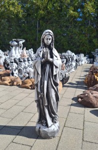 Figura Matki Boskiej z różańcem 50 cm